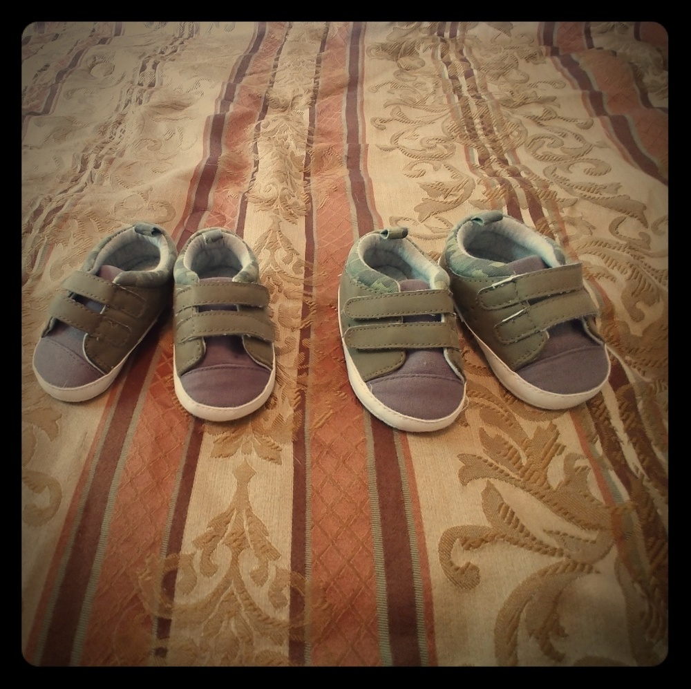 Carter's crib shoes